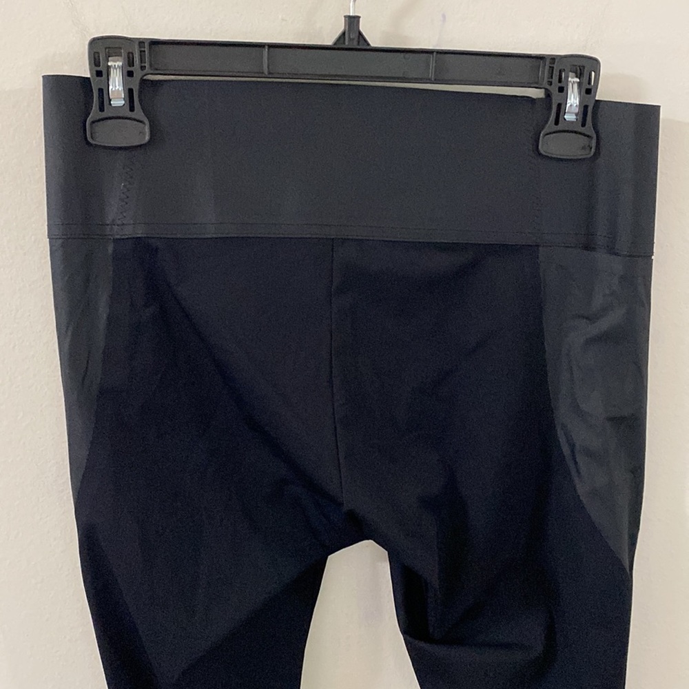 Aday Throw and Roll leggings with zippered pockets in black size S - Picture 5 of 10